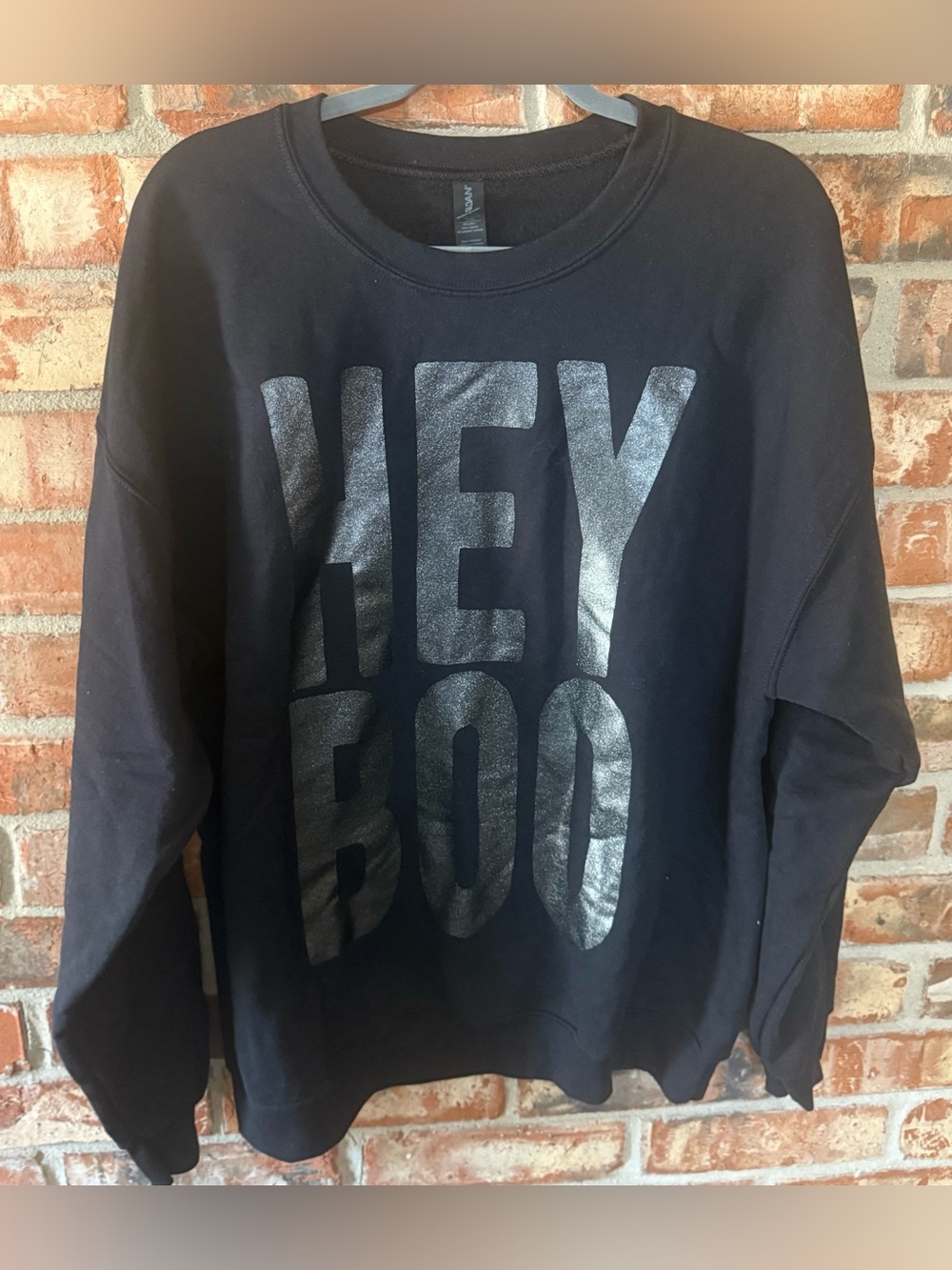 Gildan Black Crewneck Sweatshirt with Glitter metallic Hey Boo Graphic